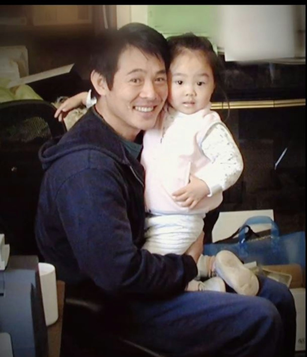 李連杰曾享受與女兒互動的親子時光。