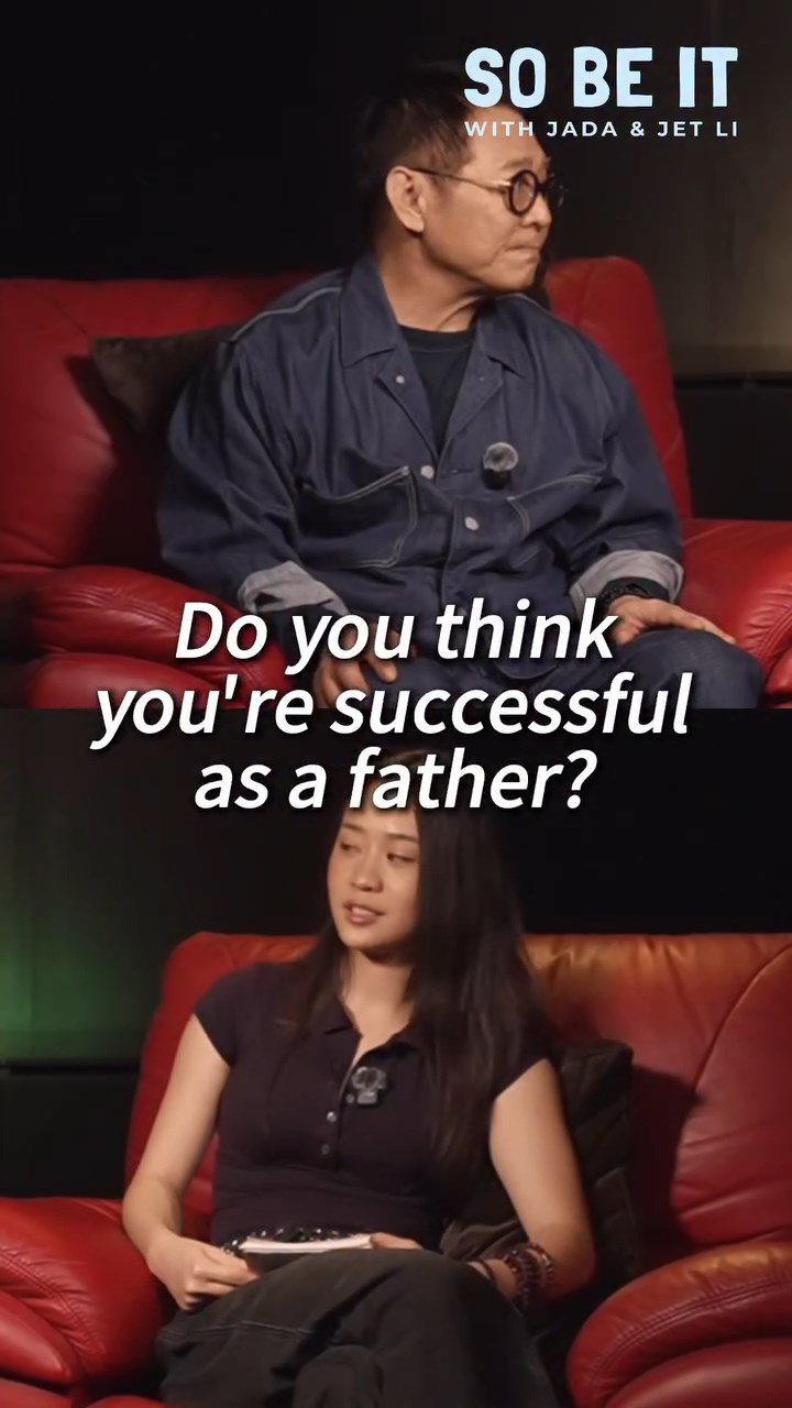 細女Jada在訪談中向父親李連杰提出問題。