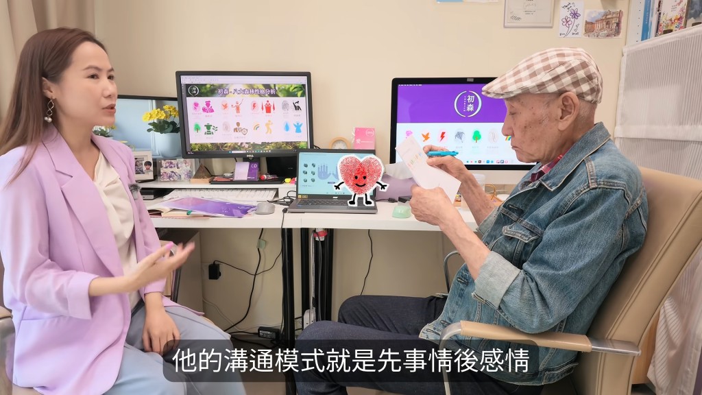 李家鼎神情專注。