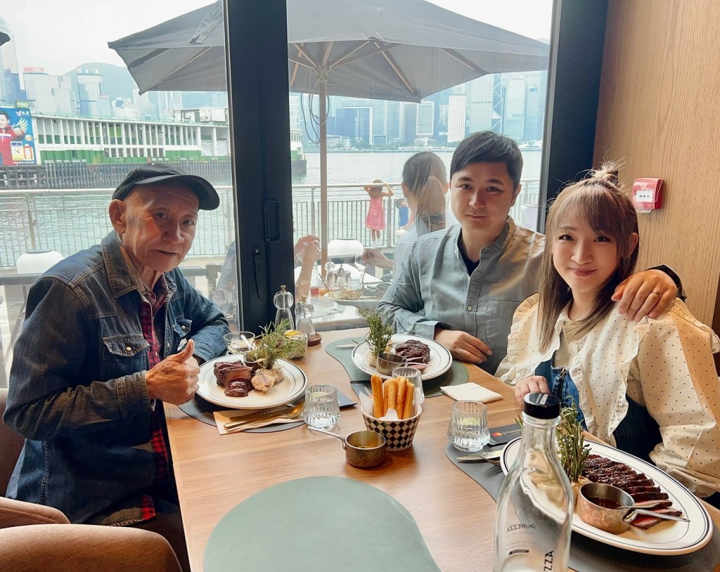 李家鼎近年明顯消瘦,由李泳豪夫婦照顧其起居飲食。
