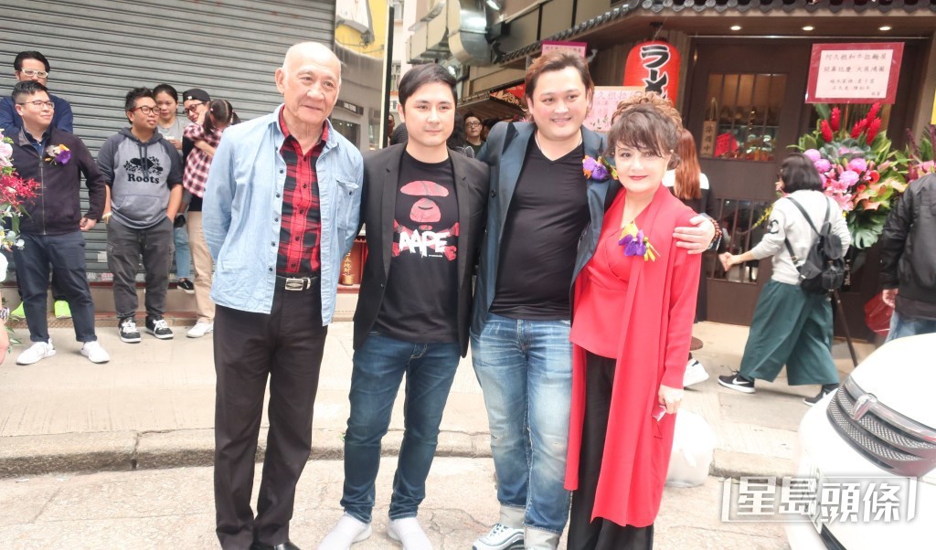 李家鼎與施明育有兩名兒子。