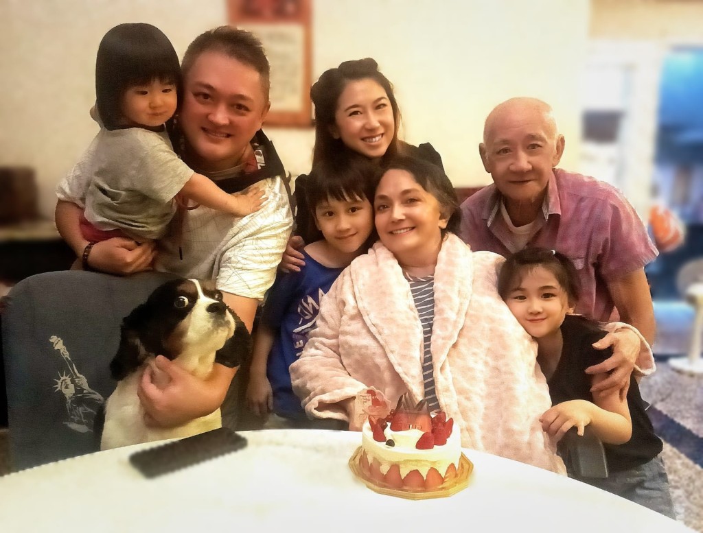 李家鼎前妻施明自從在家中跌倒需開腦手術後,已甚少公開露面。