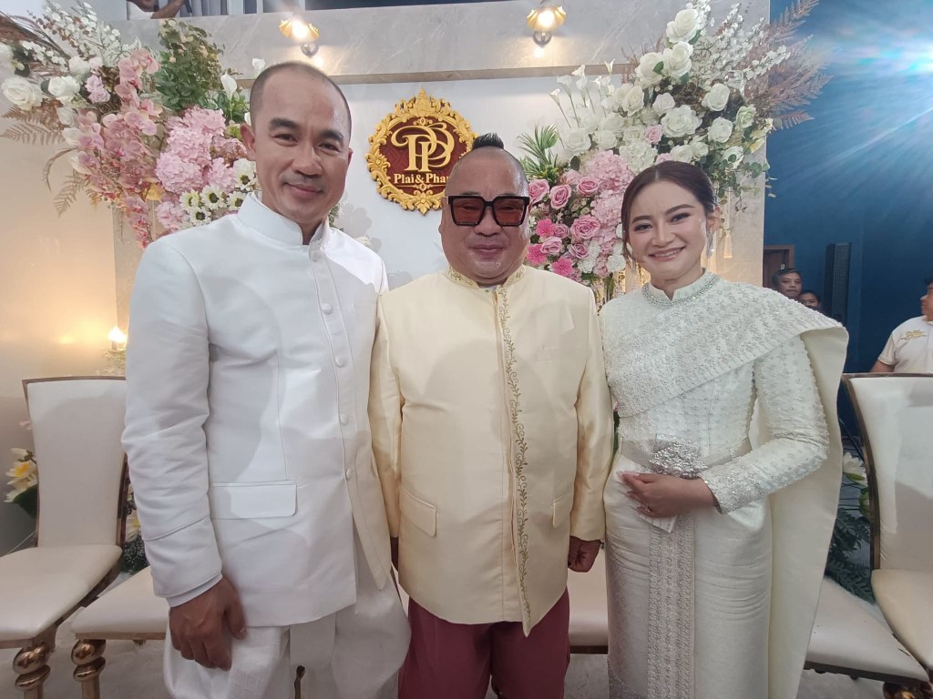 Ben Sir在現場紀錄了神算Mor Plai的婚宴過程。