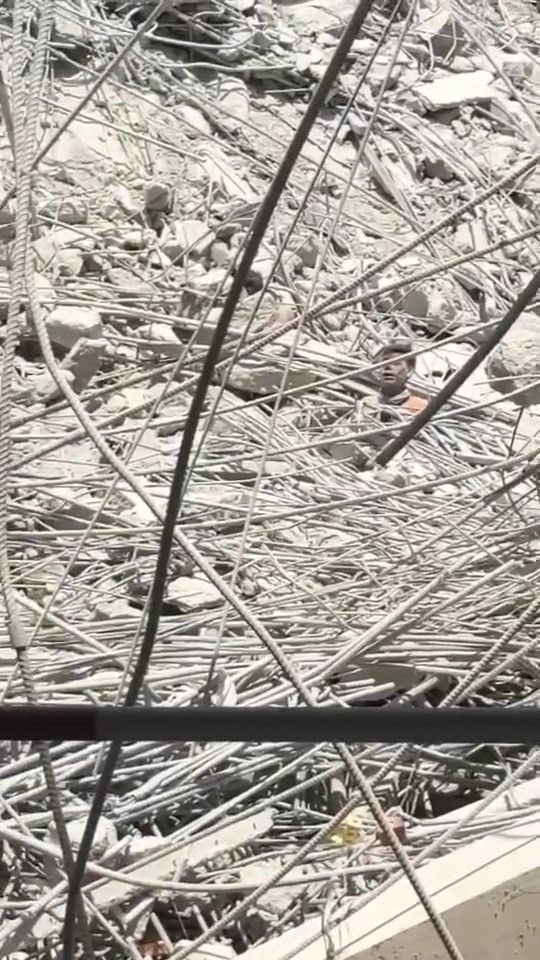 緬甸發生7.9級地震，泰國亦受影響，多處有建築物倒冧，有生還工人被瓦礫壓著。Fire & Rescue Thailand@facebook