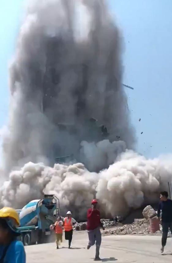 建築中的大樓倒塌。