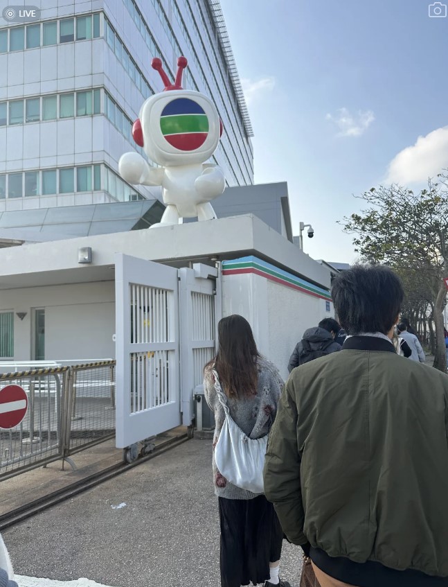 該名內地少女去年一月在小紅書分享擔任《愛回家》臨時演員的經歷。