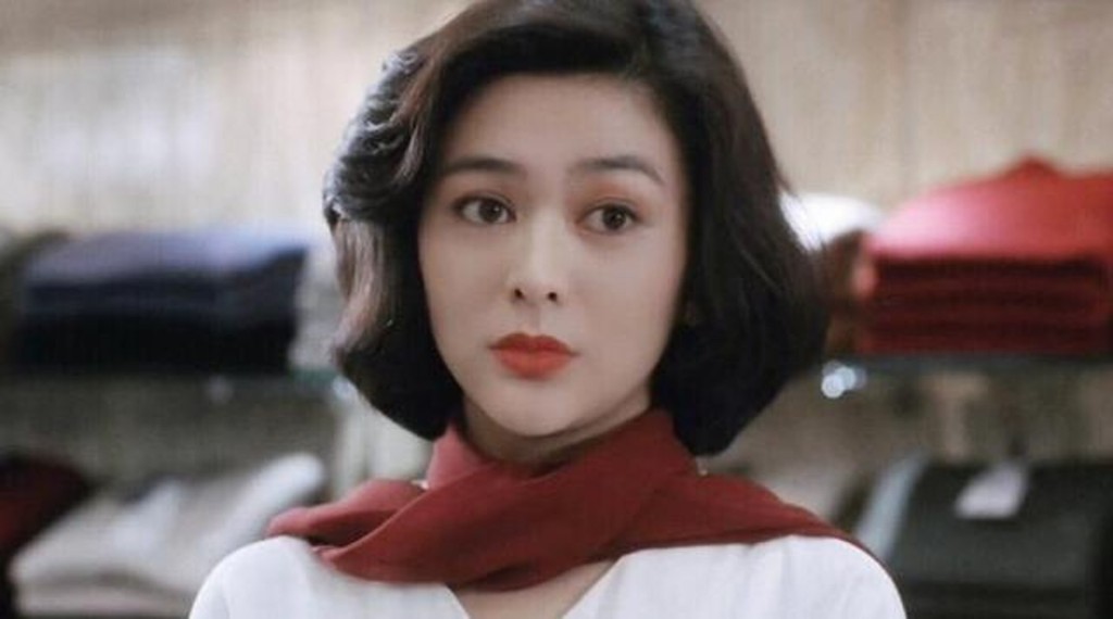 關之琳於1981年中學畢業後加入麗的電視出道。