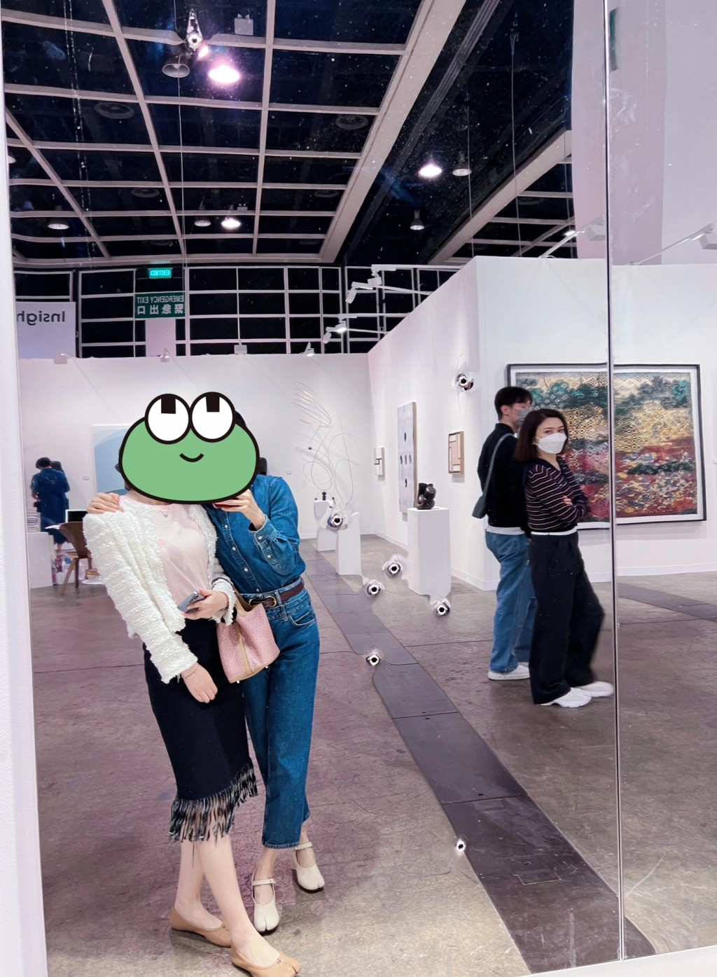 關之琳曾被網民發現在Art Basel藝術展出現，身旁有身材高大的年輕男子。