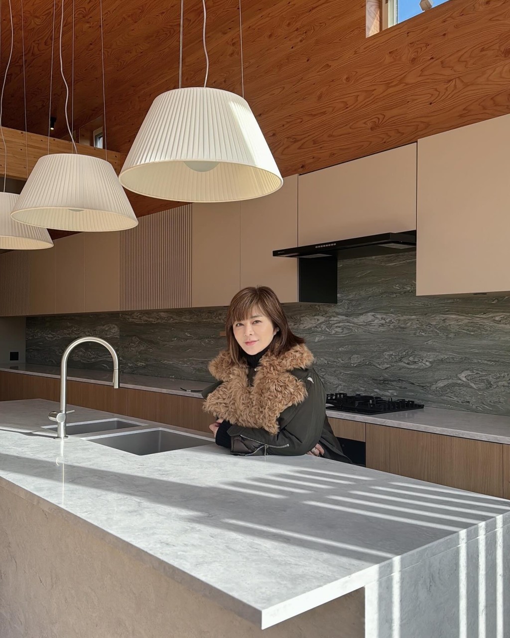 關之琳在Instagram上載了在北海道二世古的照片。