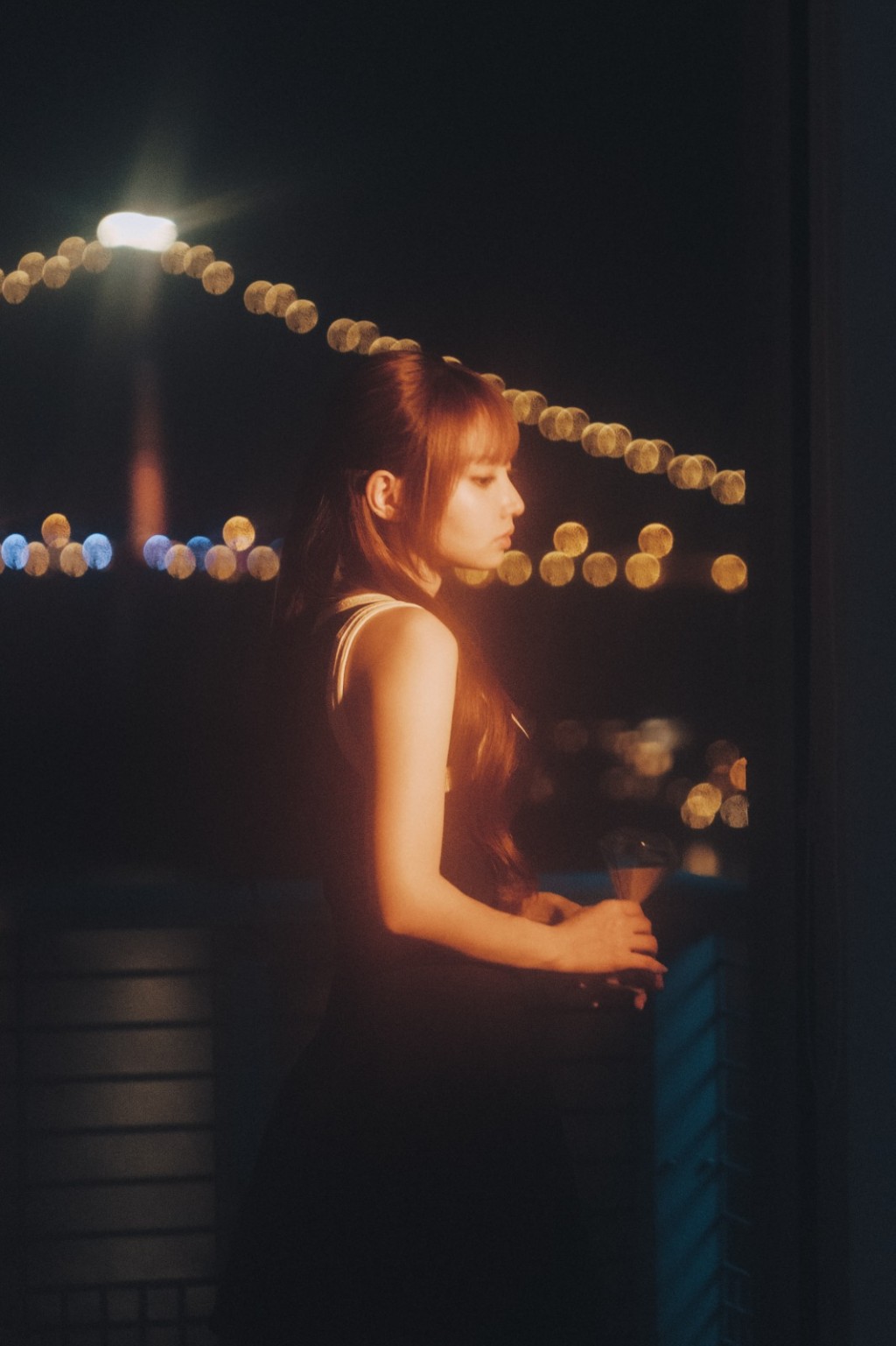 新歌由徐浩編曲作曲、黃偉文填詞,講述一個失戀故事。