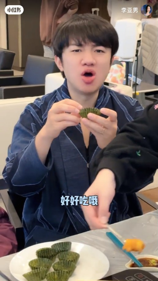 王祖藍在介紹食材。