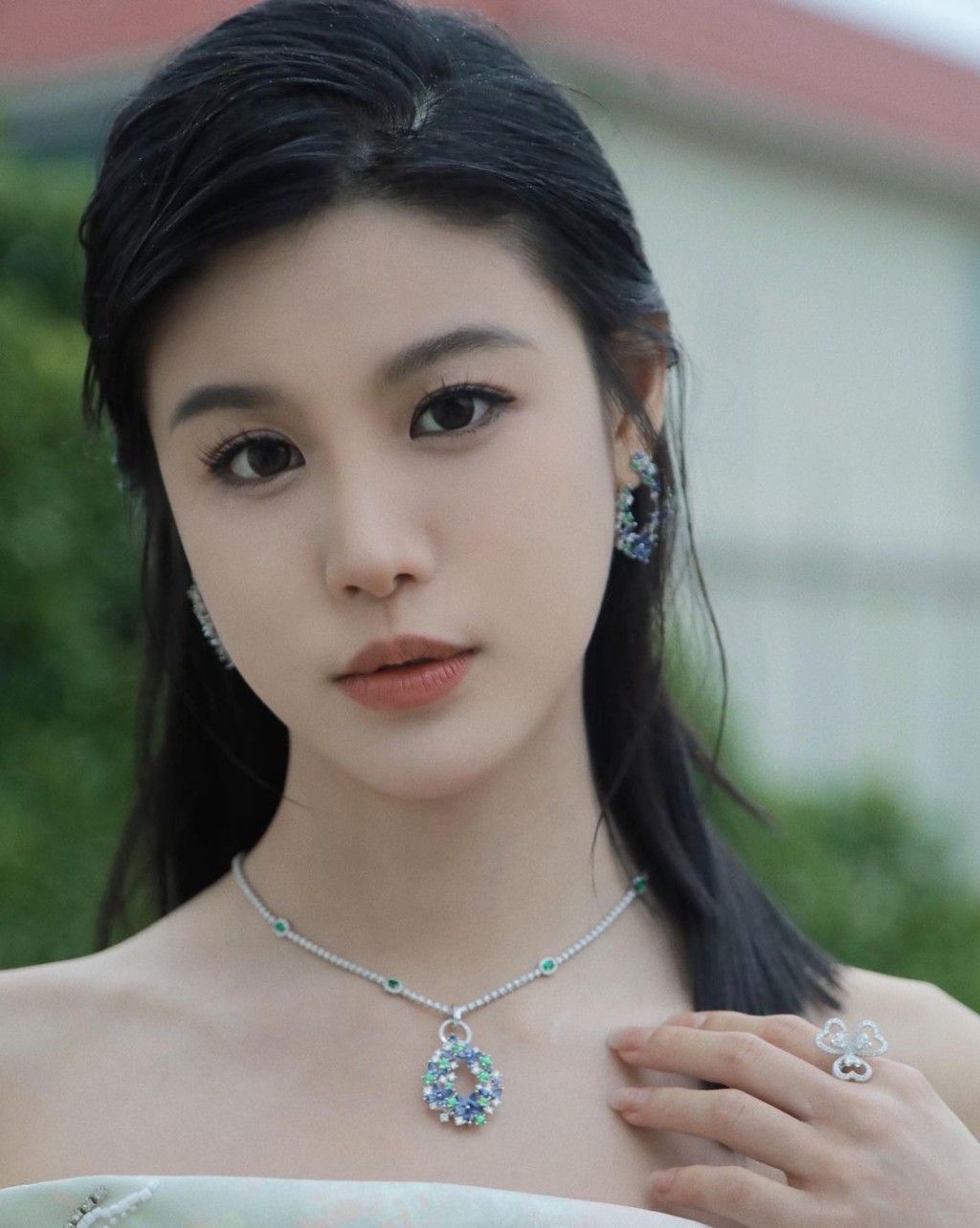 古佩玲散發出陣陣仙氣。