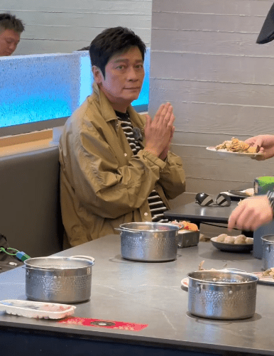 羅嘉良的表情與動作引起討論。