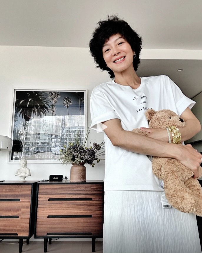 蘇岩曝光與女兒在倫敦居住的「運河小屋」。
