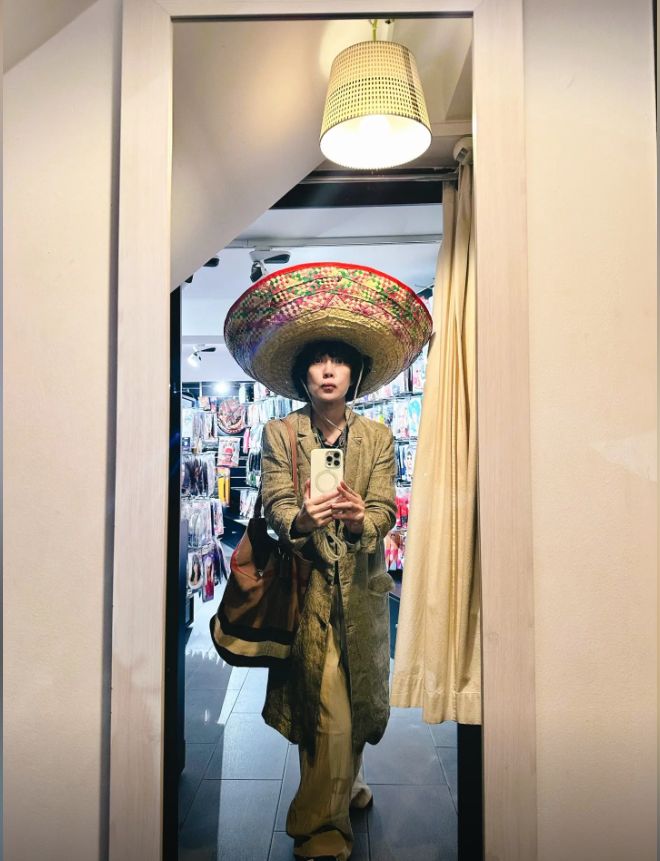 羅嘉良太太蘇岩的打扮獲網民稱讚。