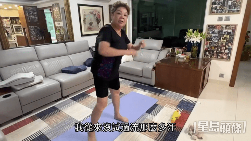 肥媽跳舞跳到全身大汗淋漓。