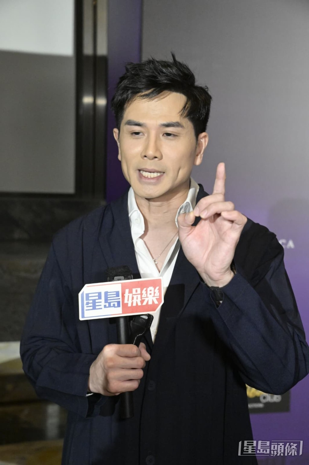 伍允龍表示不擔心女友李蔓瑩會介意。
