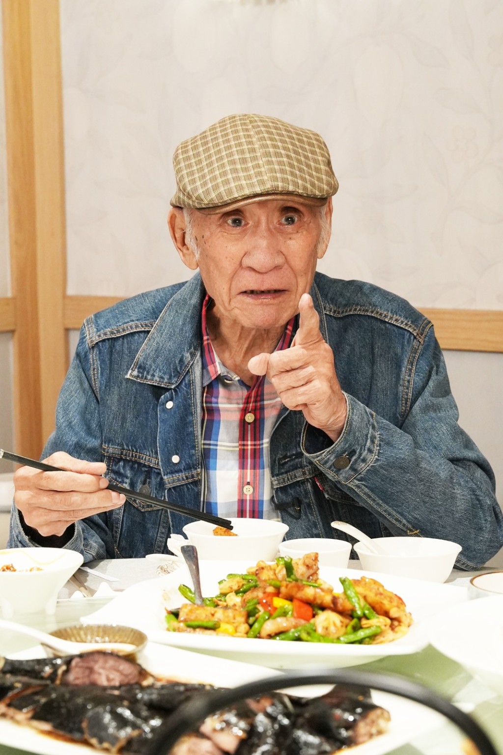 李家鼎早前接受《東周刊》專訪時,曾激動批評李泳漢。(《東周刊》提供圖片)