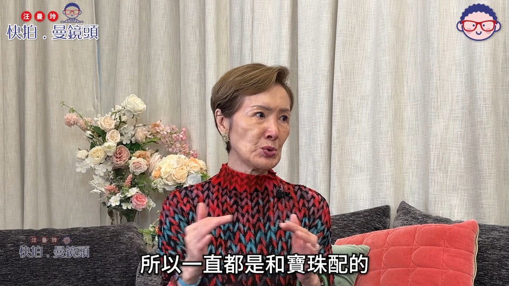 沈芝華天生筋骨柔軟,獲師傅粉菊花指定反串武生,專門搭配陳寶珠演出。(影片截圖:《快拍.曼鏡頭》)