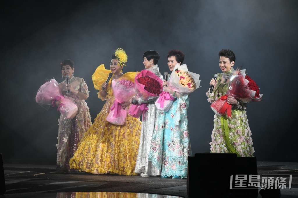 2018年薛家燕紅館演唱會,馮素波、沈芝華、陳寶珠、王愛明等上台擔任嘉賓。