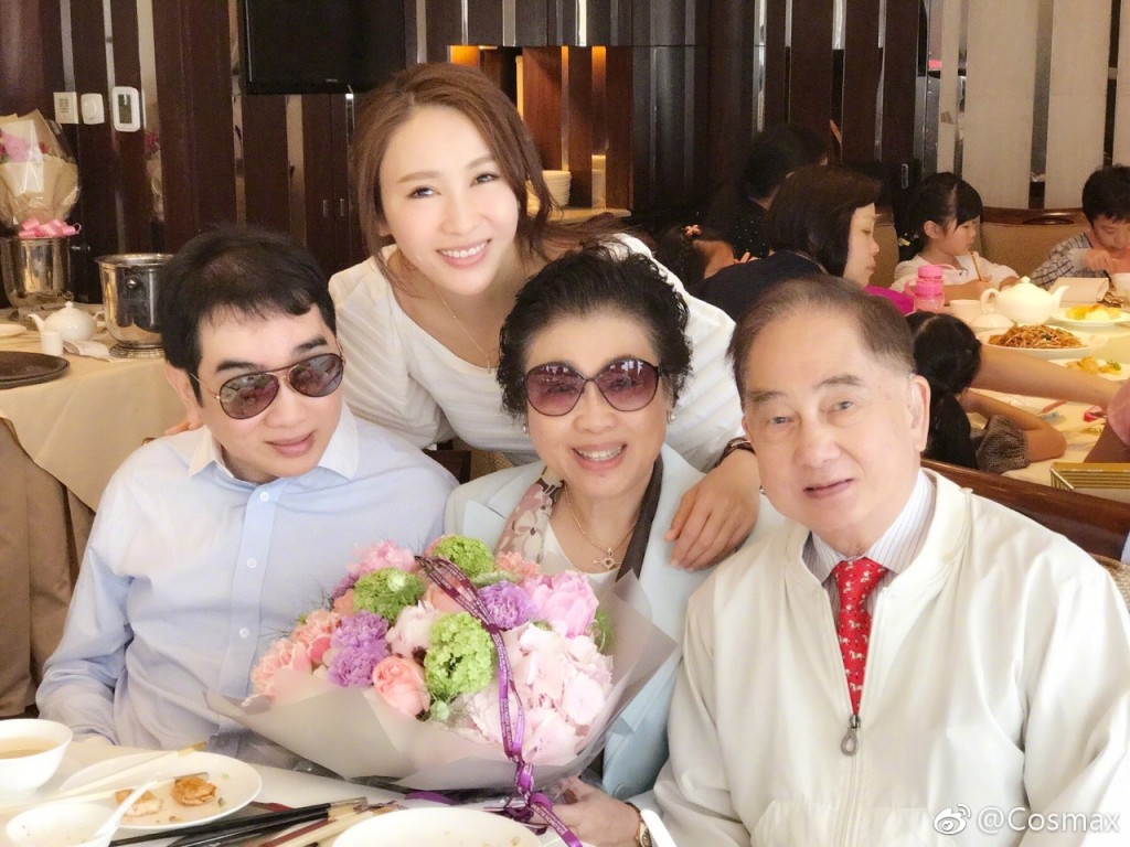 黎姿為了替弟弟打理生意而退出演藝圈。