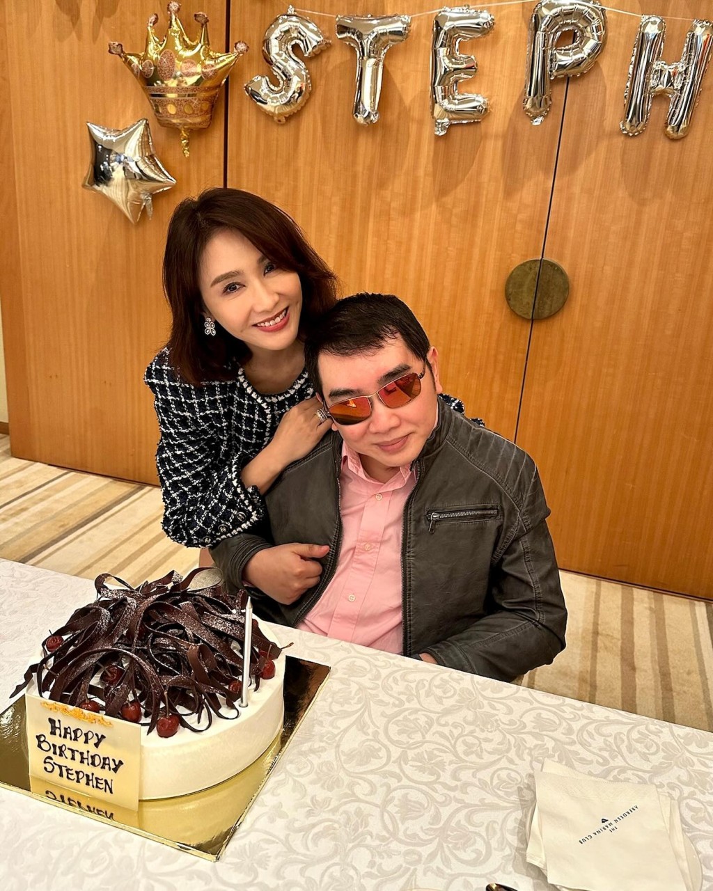 黎姿為弟弟黎嬰慶祝生日。