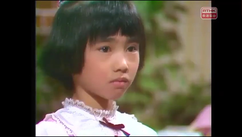 黎姿9歲時已是一位漂亮的小女孩。