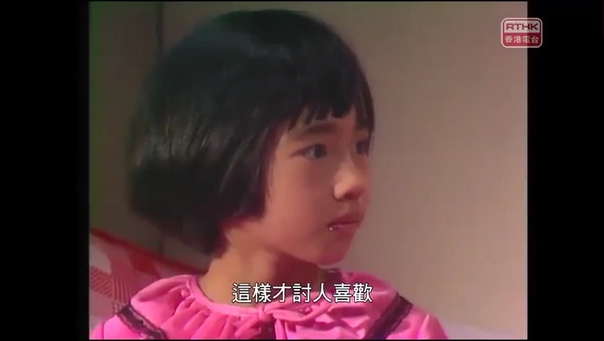 黎姿9歲時的膚色較為黝黑。
