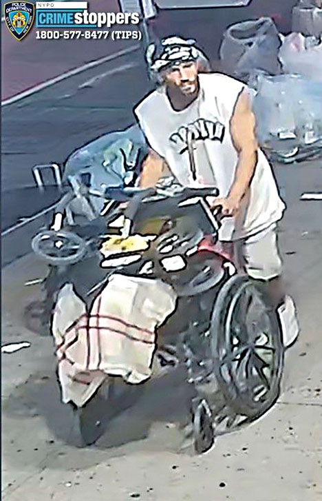 圖為涉案蒙面男嫌。NYPD