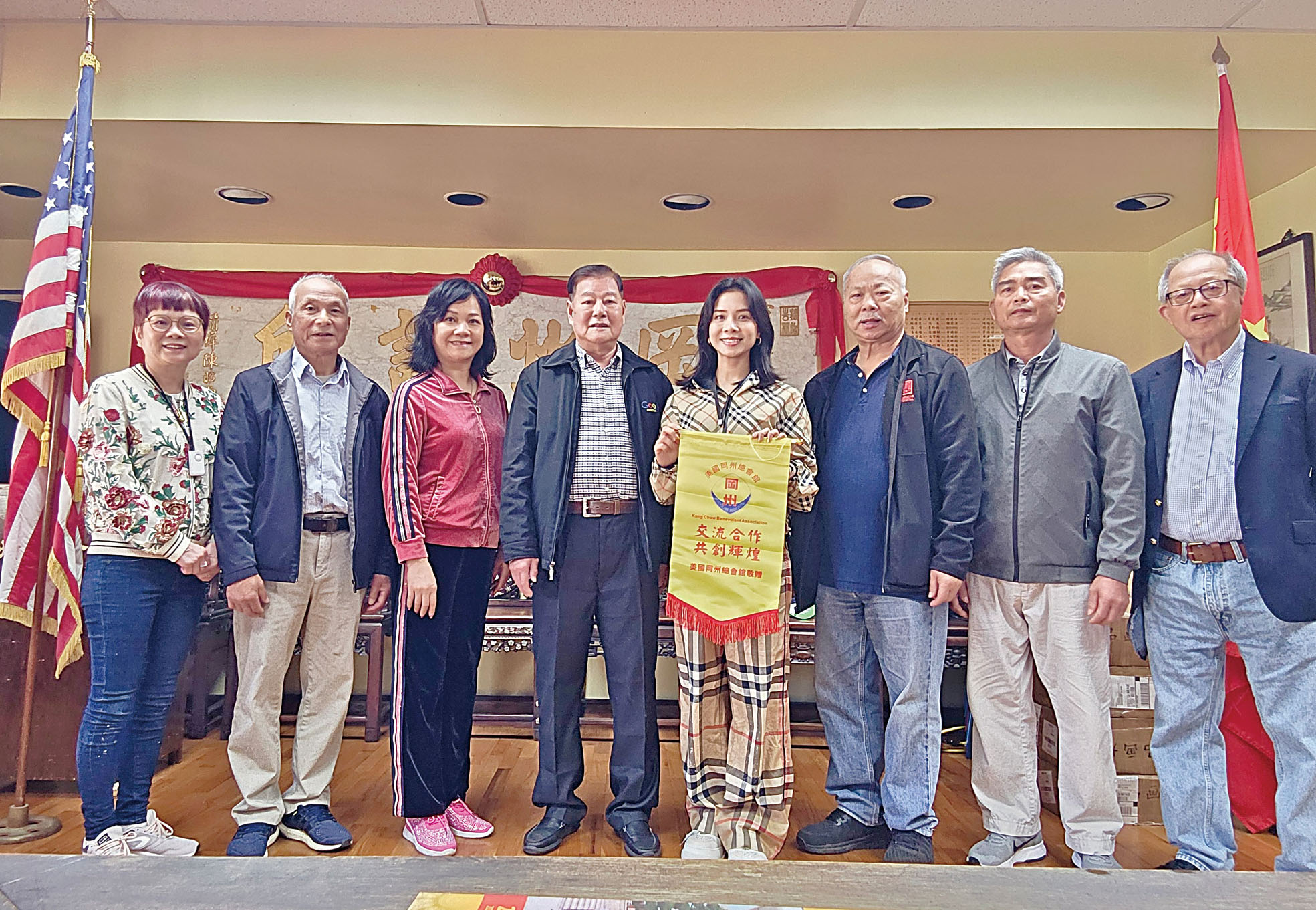 八和會館董事會主席譚念帖、香港粵劇花旦林穎施鄉親拜會岡州總會館、新會福慶堂。