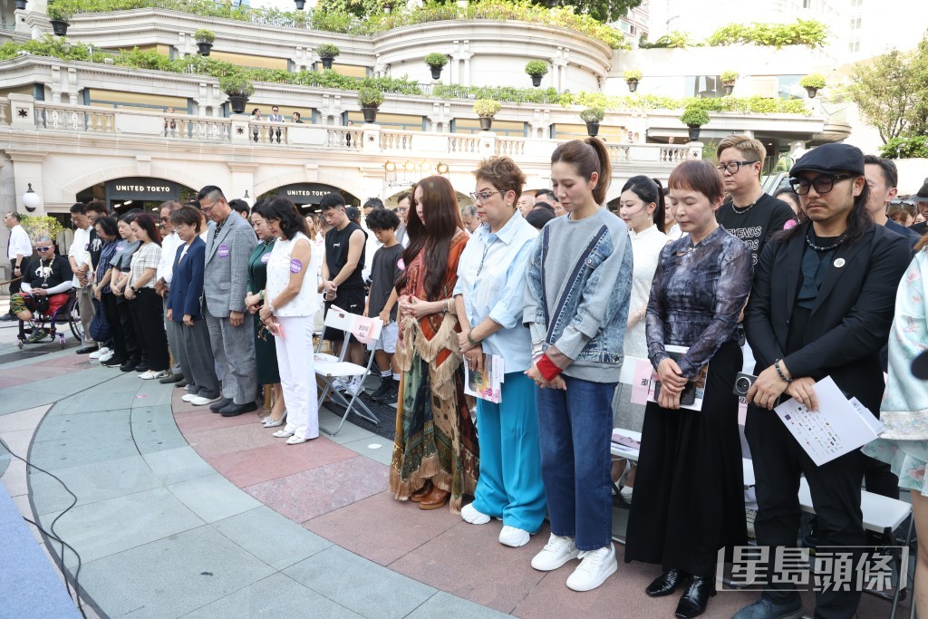 活動開始前，大會為前特首董建華安排默哀儀式。
