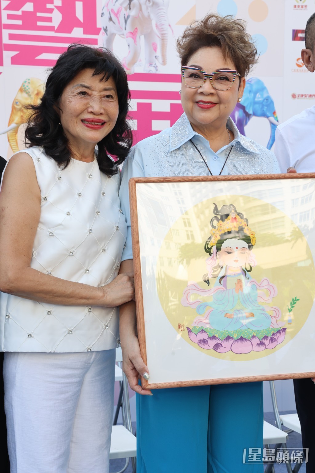 趙曾學韞教授與肥媽在活動場合影。