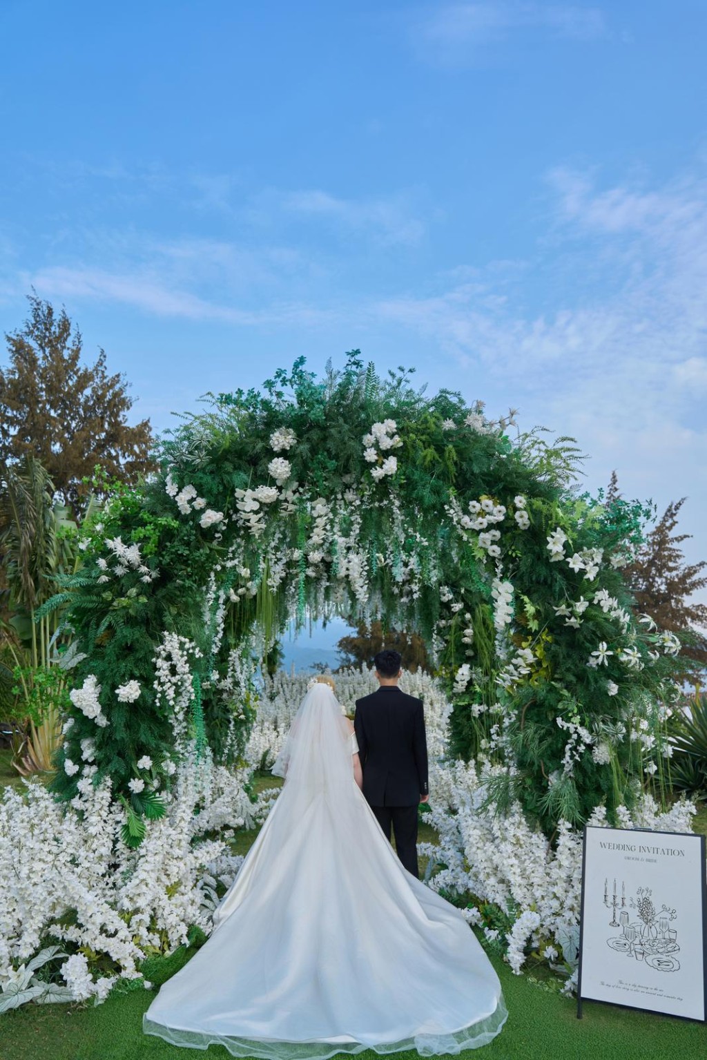 伍富橋與太太梁兆楹有如置身婚禮當中。