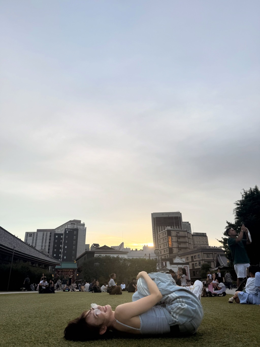 林明禎與東京天空合影,享受遊學生活的每一刻。