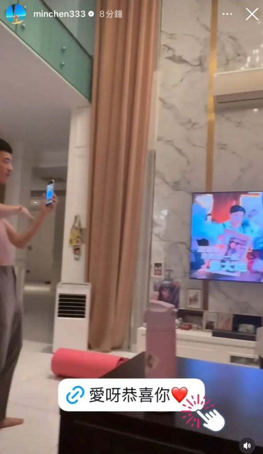 林明禎家中的客廳樓底甚高。