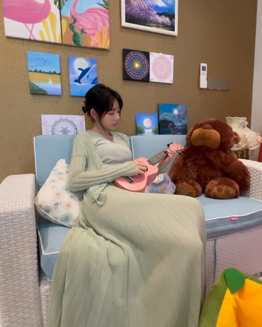 林明禎在馬來西亞的豪宅內設有一間小畫室。