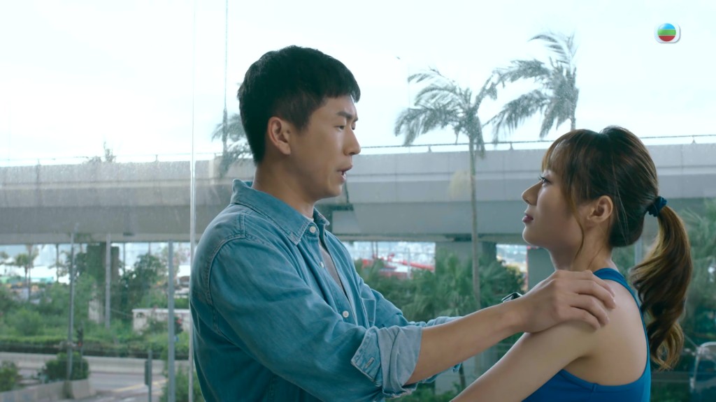 待學員散去後,高俊(馬貫東飾)即向女友問罪。