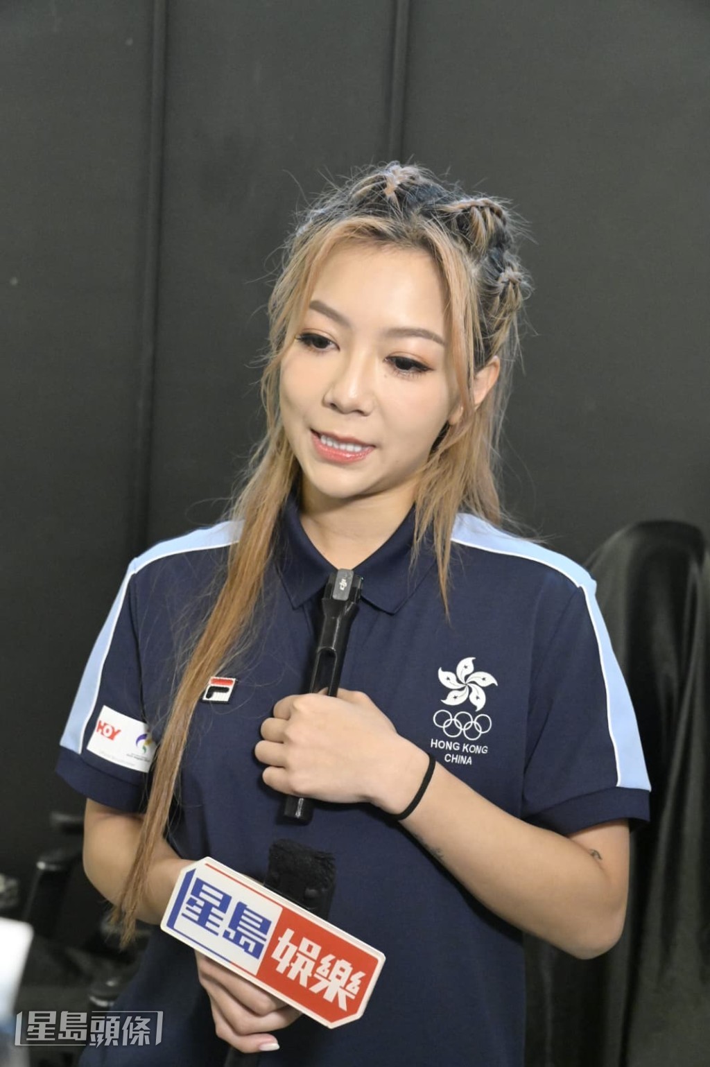 她坦言有留意網上評論,但認為部分言論「有毒」,會影響心情,因此盡量不看太多。
