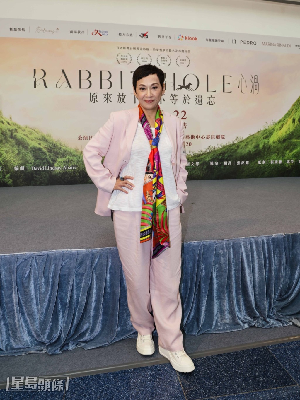 余安安繼十年前演出《仲夏夜之夢》後,再度踏上舞台。