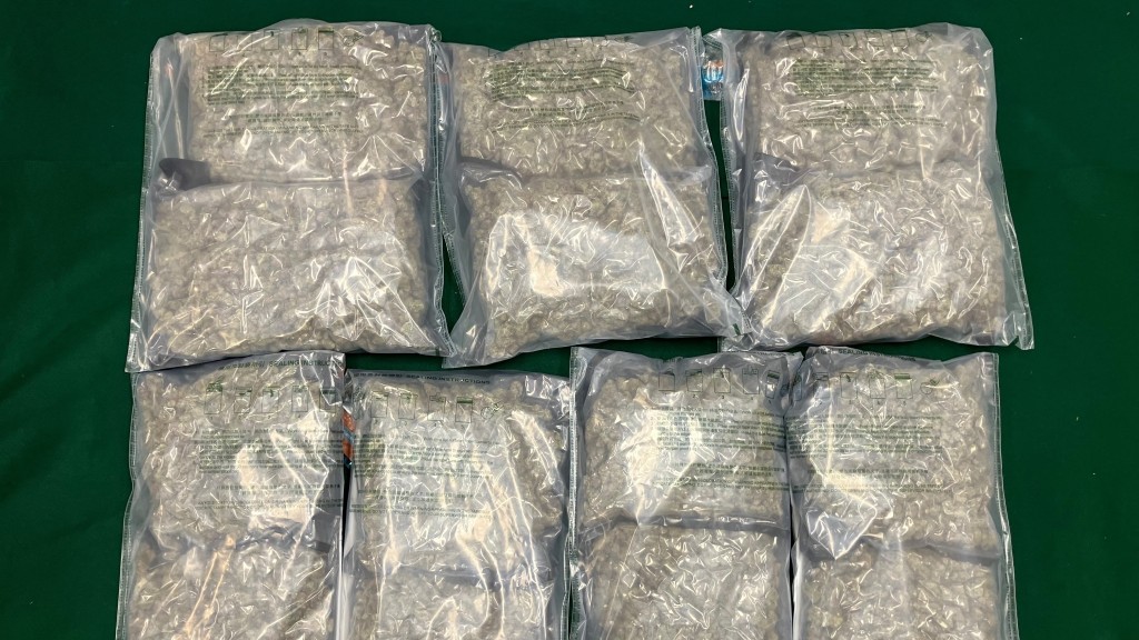 香港海關機場截查 內地旅客行李及身上藏5.8公斤大麻花被捕