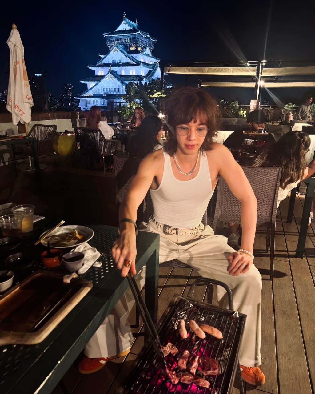 張明偉35歲生日時在日本分享女友視角照片。