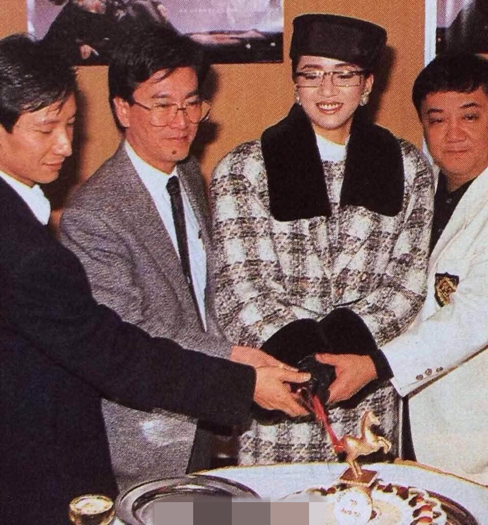 陳永鎬(左二)曾與已故巨星梅艷芳(右二)緊密合作,是樂壇輝煌時代的見證者。
