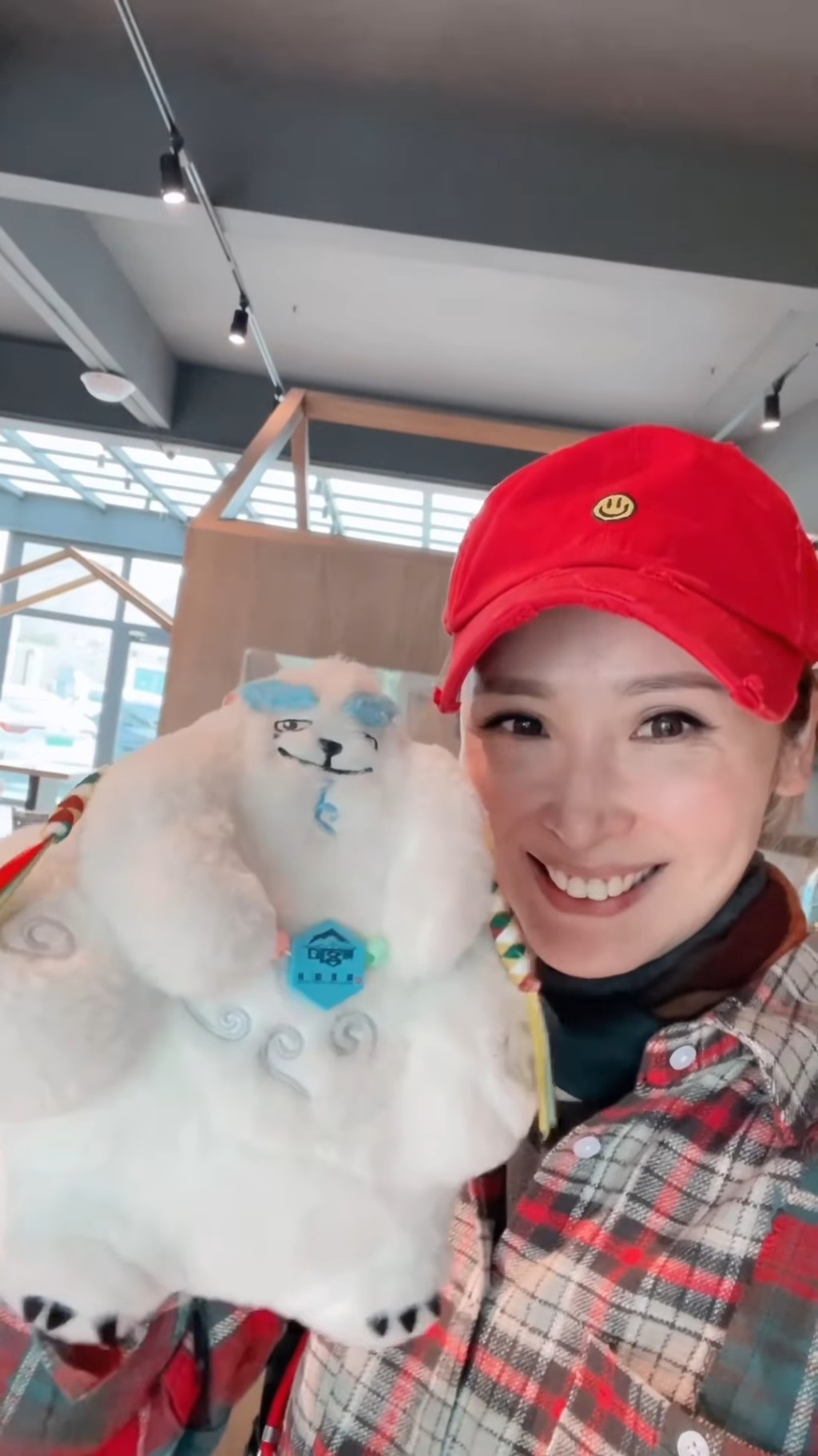 陳貝兒到訪過不同地方。