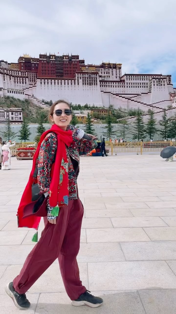 陳貝兒在扎西德勒。
