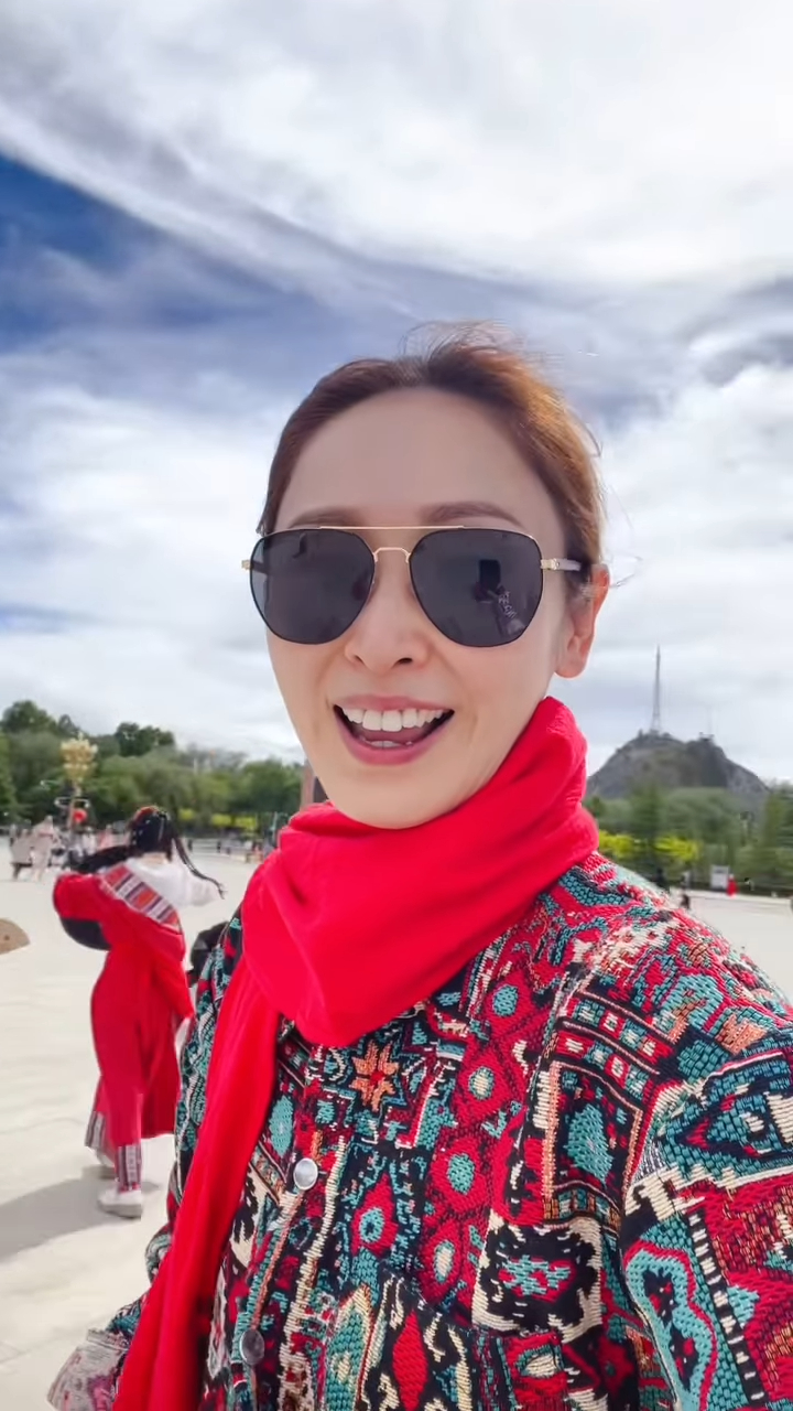 陳貝兒心情好好。