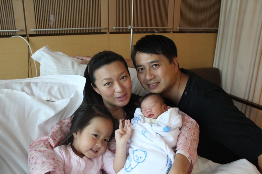 兩人婚後育有一子一女。