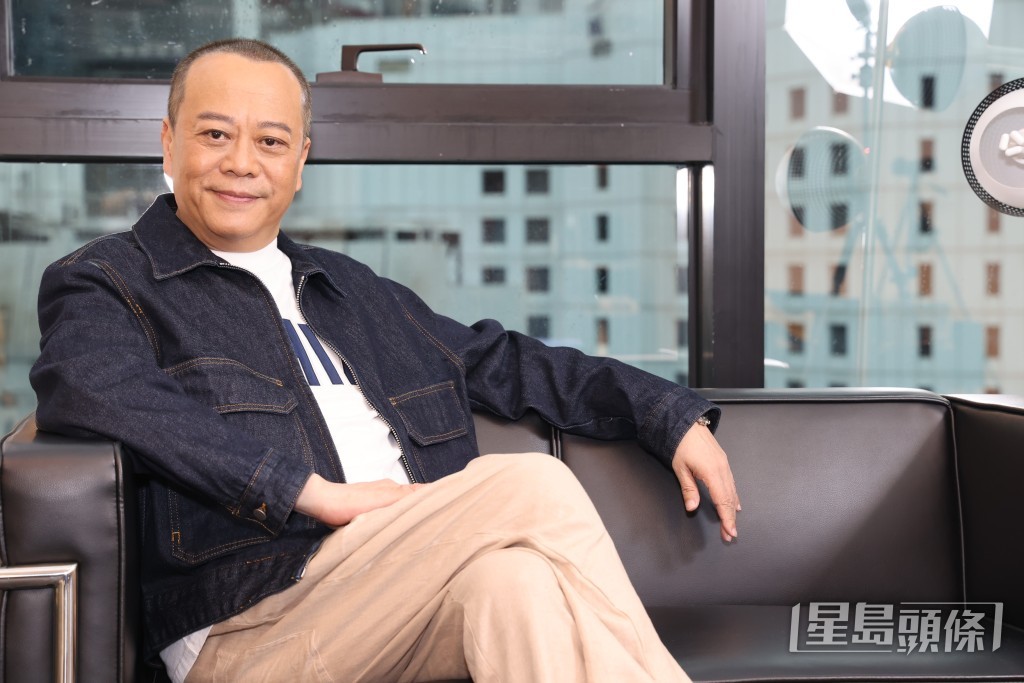 過去的歐陽震華面形圓潤,擁有明顯肚腩,一臉福相。