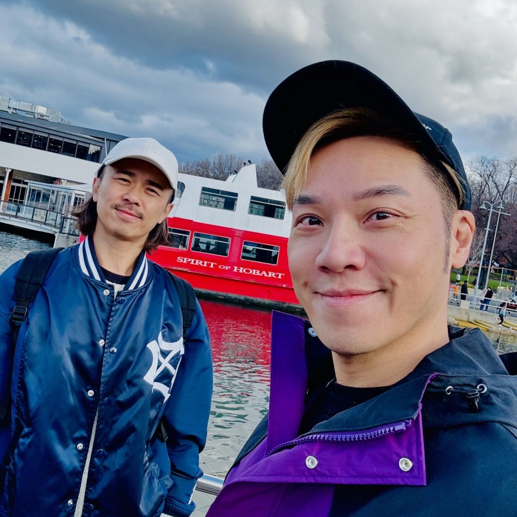 兩人經常一同旅遊,周遊列國。