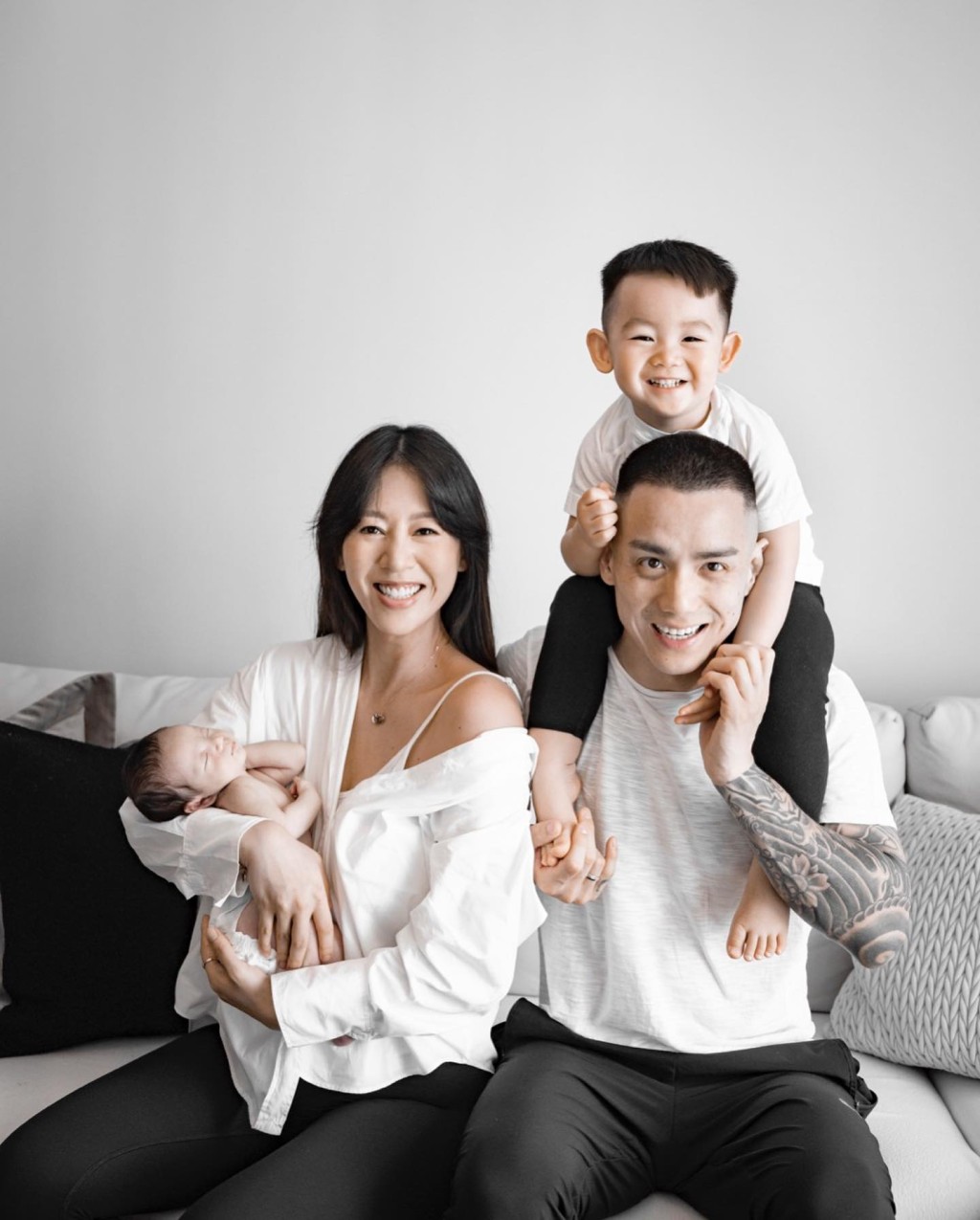 梁靖琪在2019年與交往近兩年的圈外男友施雋賢再婚。