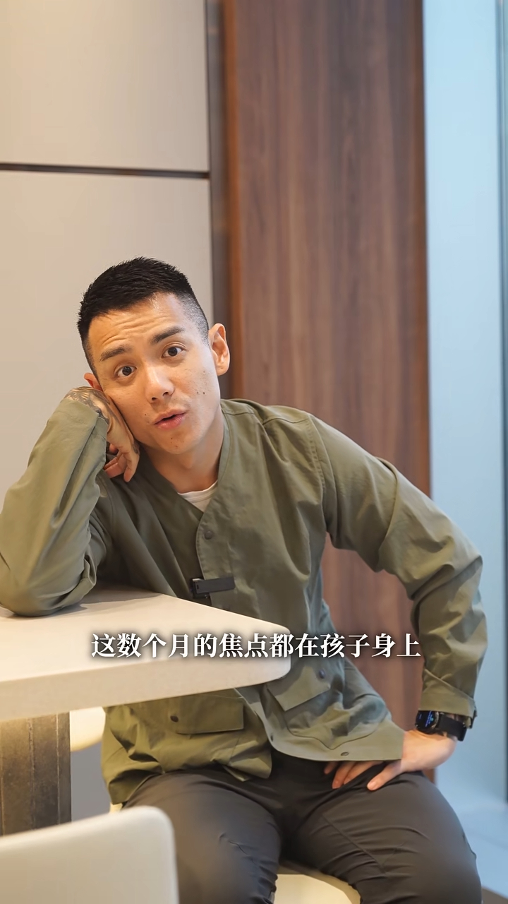 施雋賢活躍於社交平台,樂於分享家庭與育兒點滴。